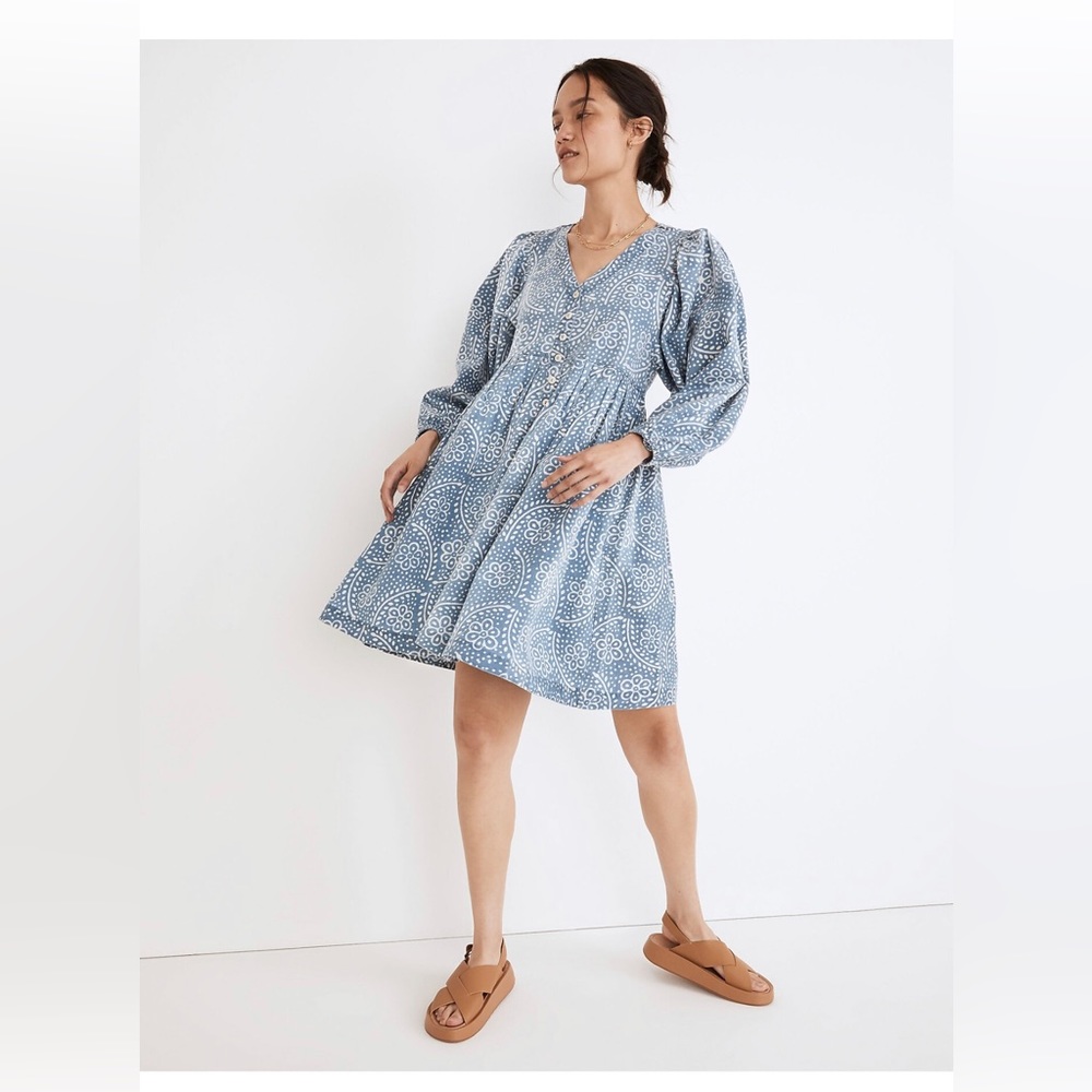 Bubble-Sleeve Button-Front Mini Dress in Indigo Paisley